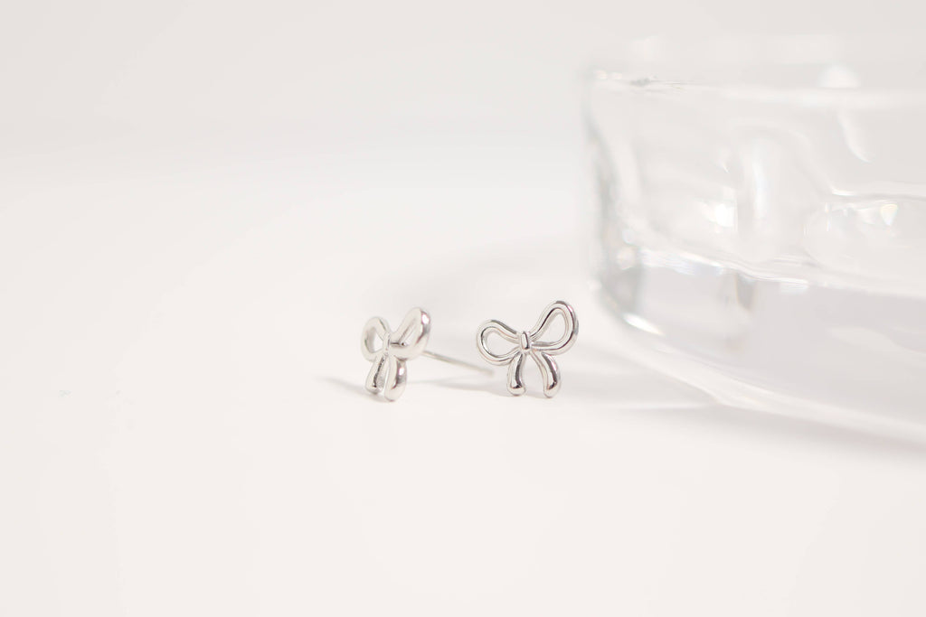 Bow Stud Earrings: Gold