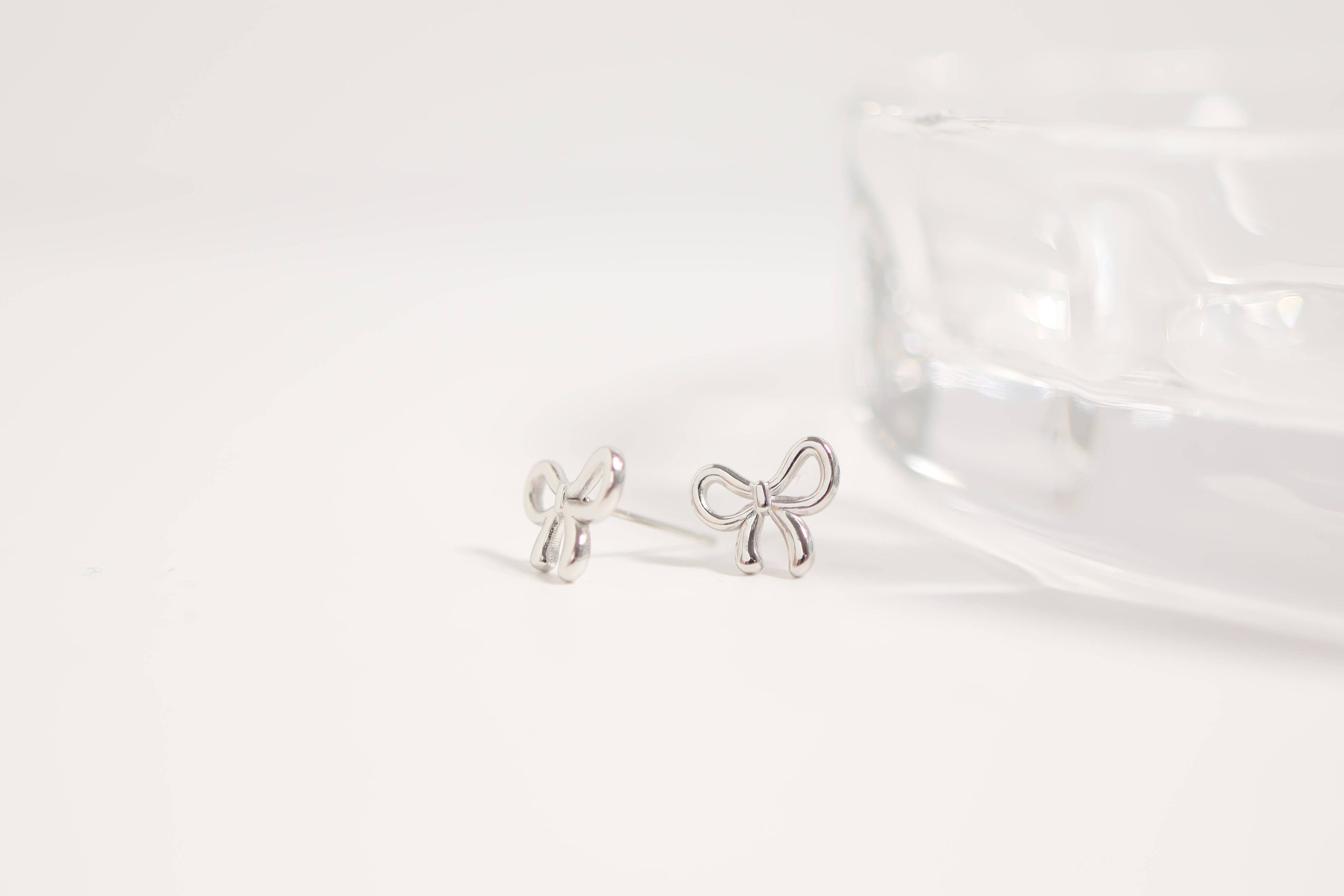 Bow Stud Earrings: Gold